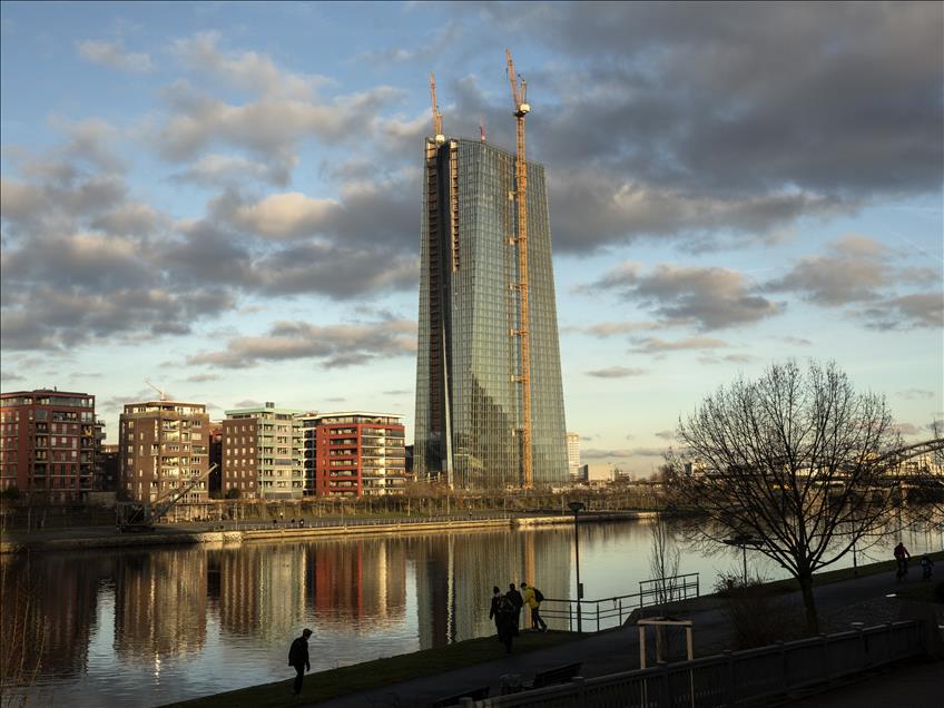 Gücün Kuleleri - Frankfurt Skyline