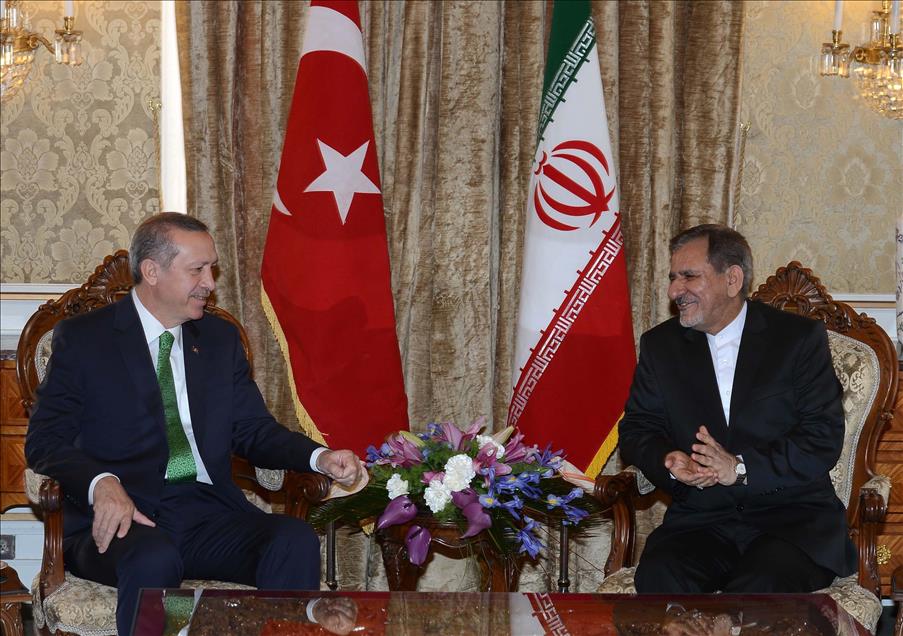 Başbakan Erdoğan'a İran'da askeri tören