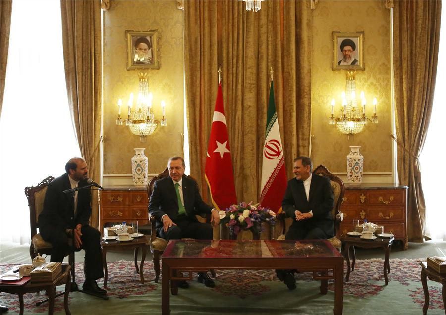 Başbakan Erdoğan'a İran'da askeri tören