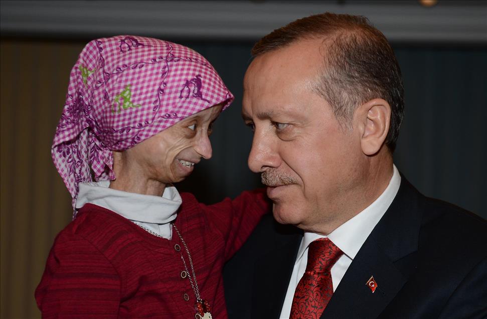 Başbakan Erdoğan, Progeria Hastası Gamze'yi Ziyaret Etti