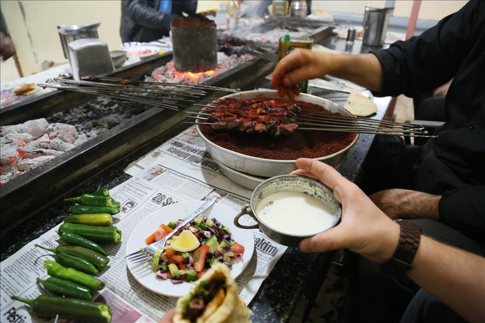 Üç öğün tüketilen geleneksel damak tadı: "Ciğer Kebabı"