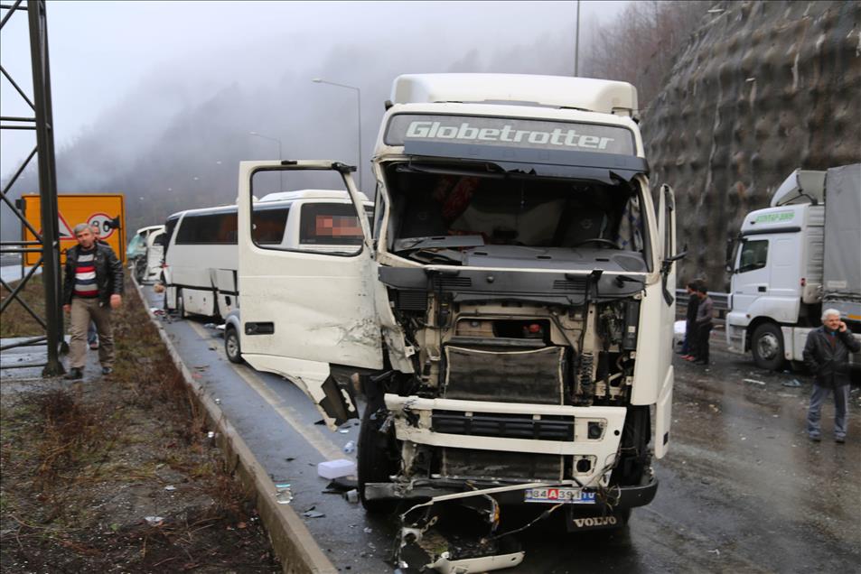 Bolu'da Zincirleme Trafik Kazası - Anadolu Ajansı