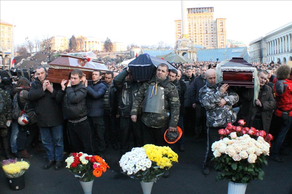 Ukrayna'daki olaylarda hayatını kaybedenler için cenaze töreni