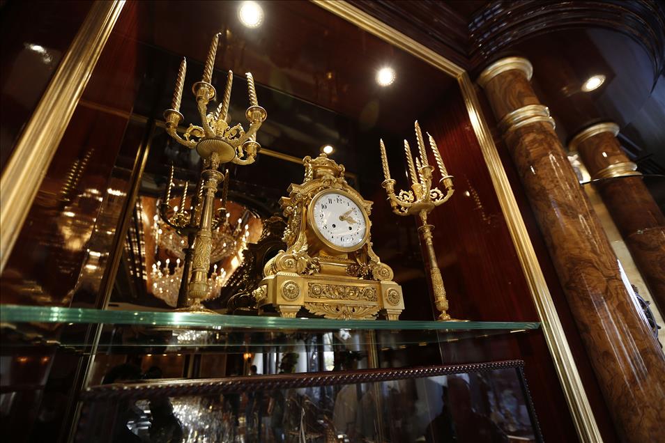 Yanukovych's abandoned residence charming visitors