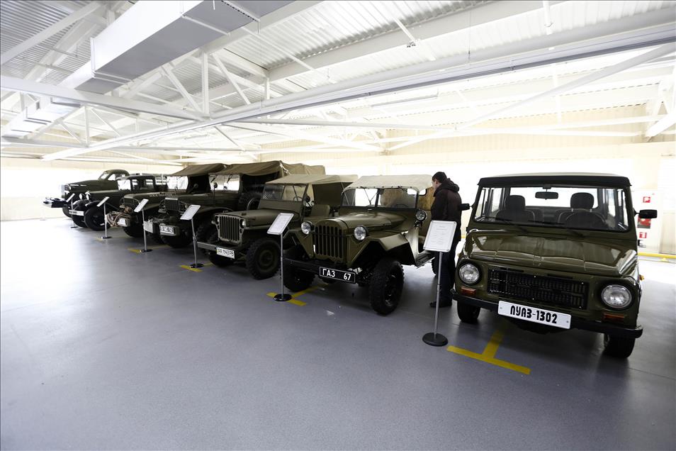 Yanukovych's abandoned residence charming visitors