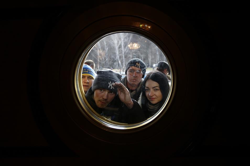 Yanukovych's abandoned residence charming visitors