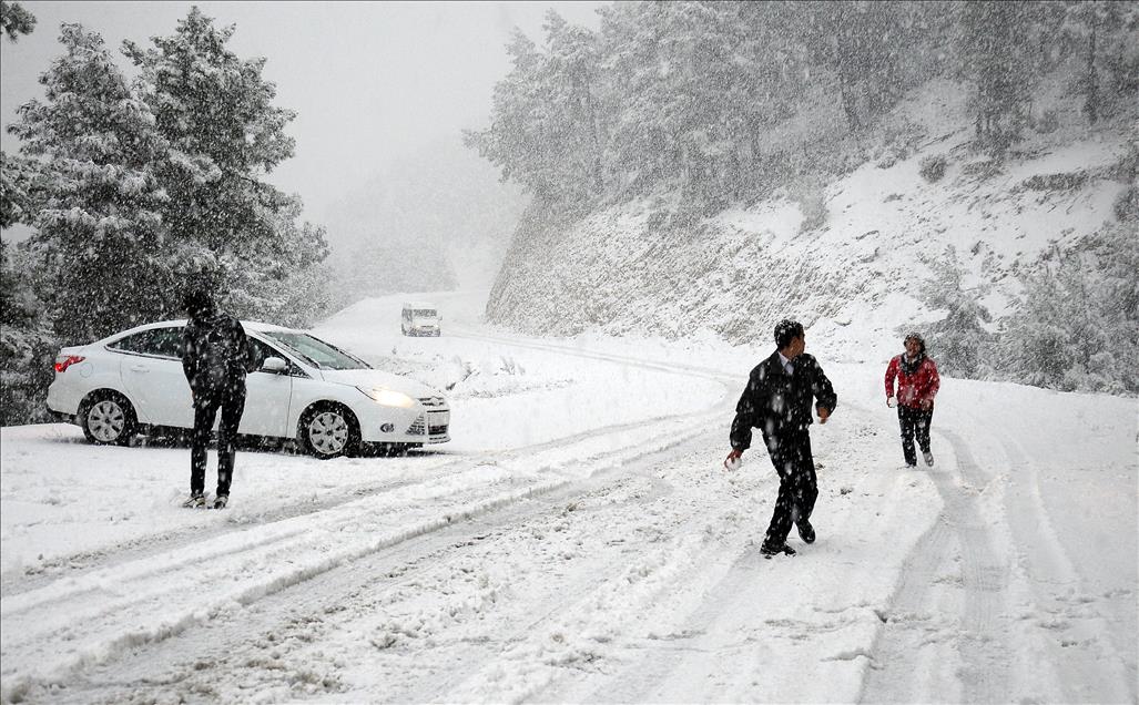 Muğla'nın yüksek kesimlerine kar yağdı