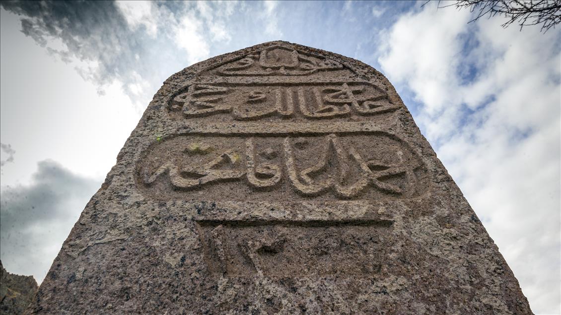 Tarihi mezar taşları kültürel zenginliğin izlerini taşıyor