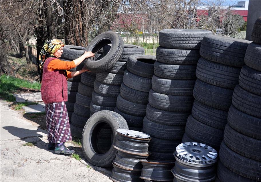Hamurlu elleriyle başladığı lastikçiliğe 18 yılını verdi