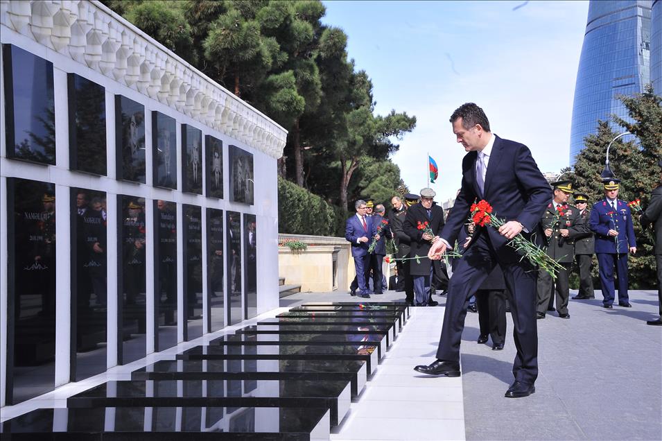 Çanakkale şehitleri Bakü'de anıldı