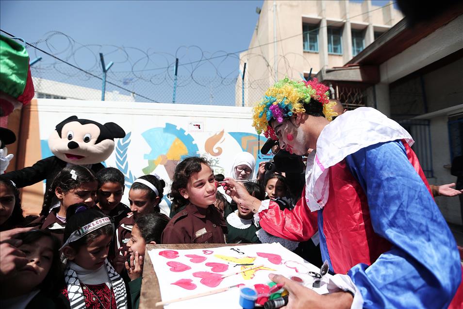 Entertainment of Palestinian children