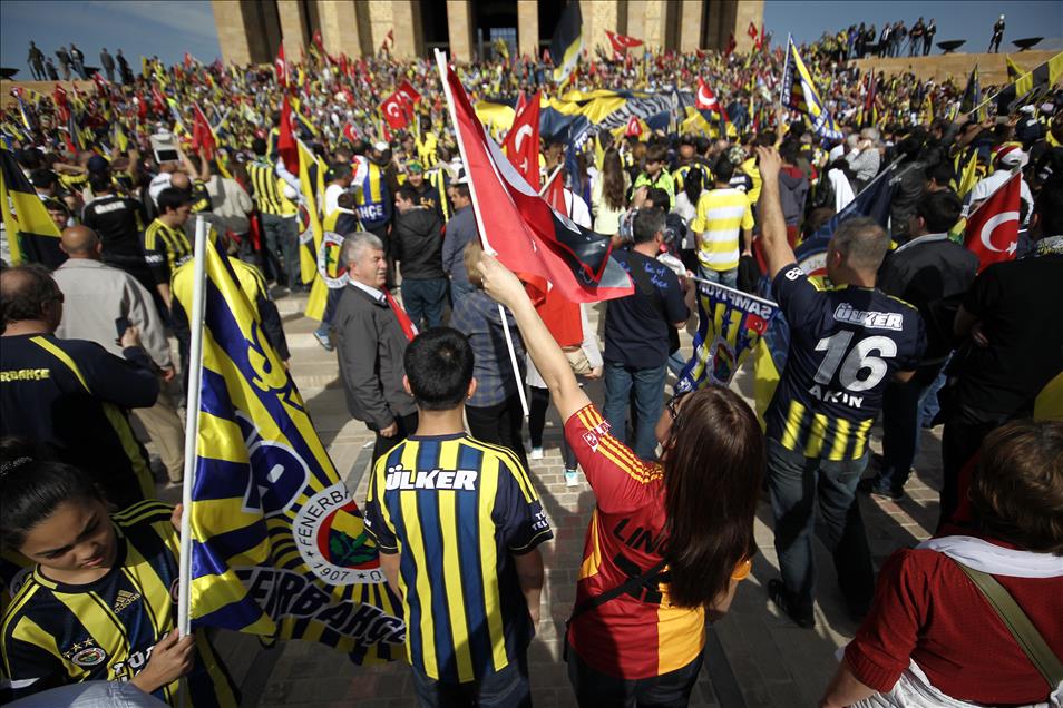 Fenerbahçeliler Anıtkabir'e yürüdü
