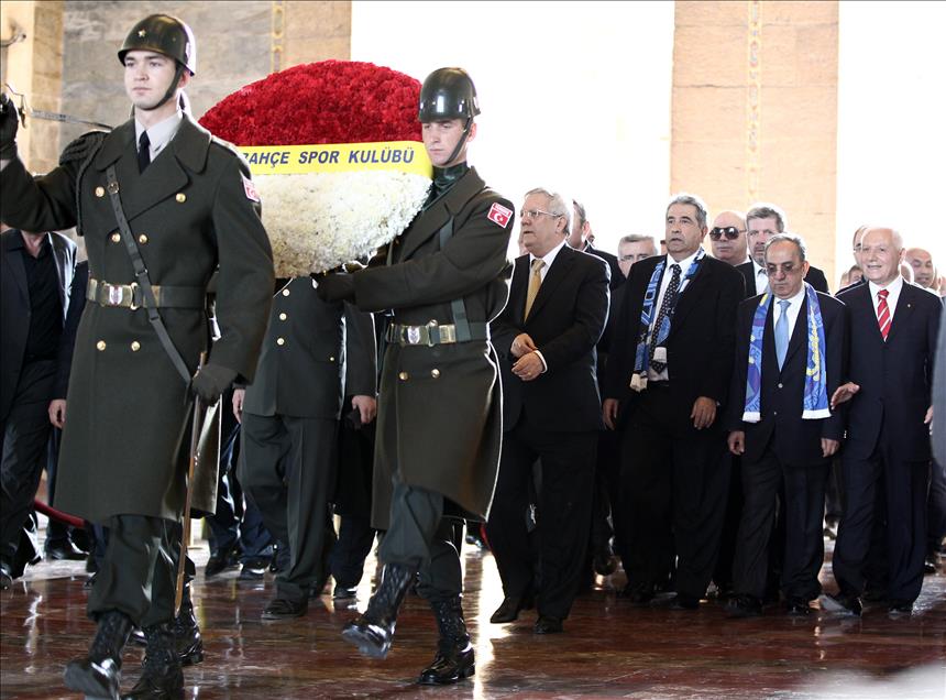 Fenerbahçeliler Anıtkabir'e yürüdü
