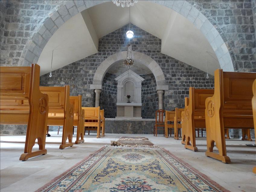 Muhalifler Keseb’teki kiliselerin halılarına bile dokunmadı