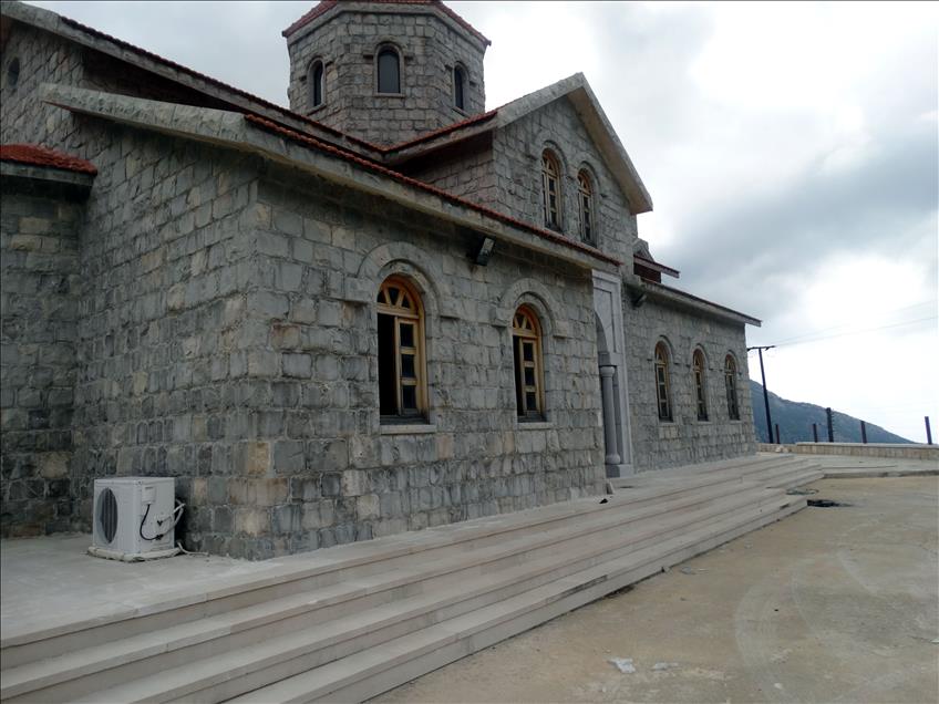 Muhalifler Keseb’teki kiliselerin halılarına bile dokunmadı