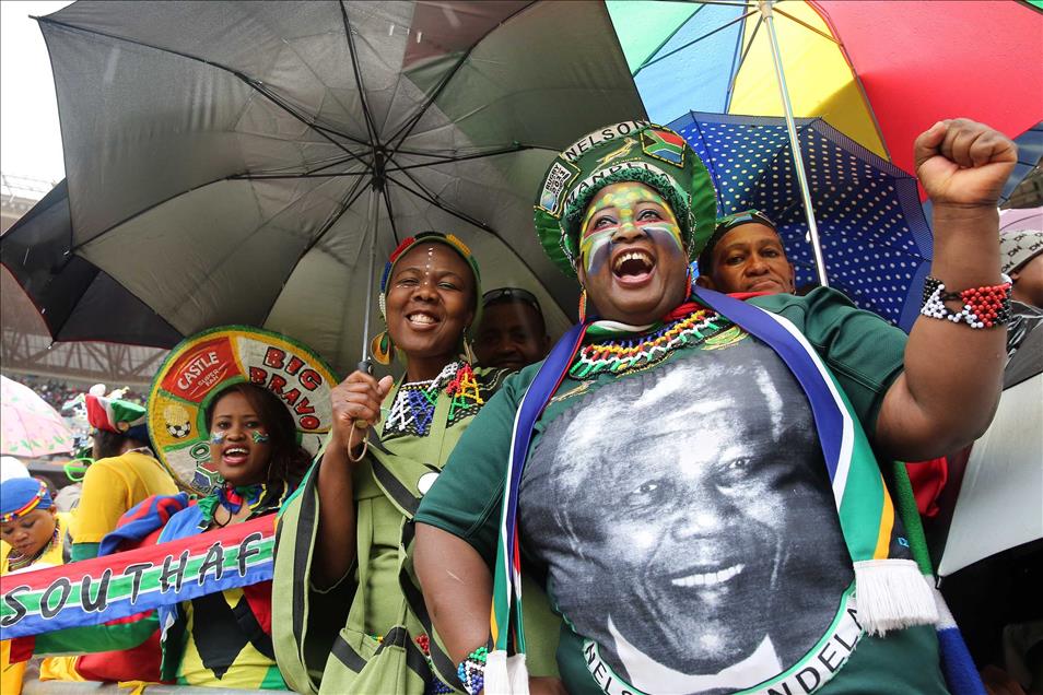 Nelson Mandela için FNB stadyumu'nda tören