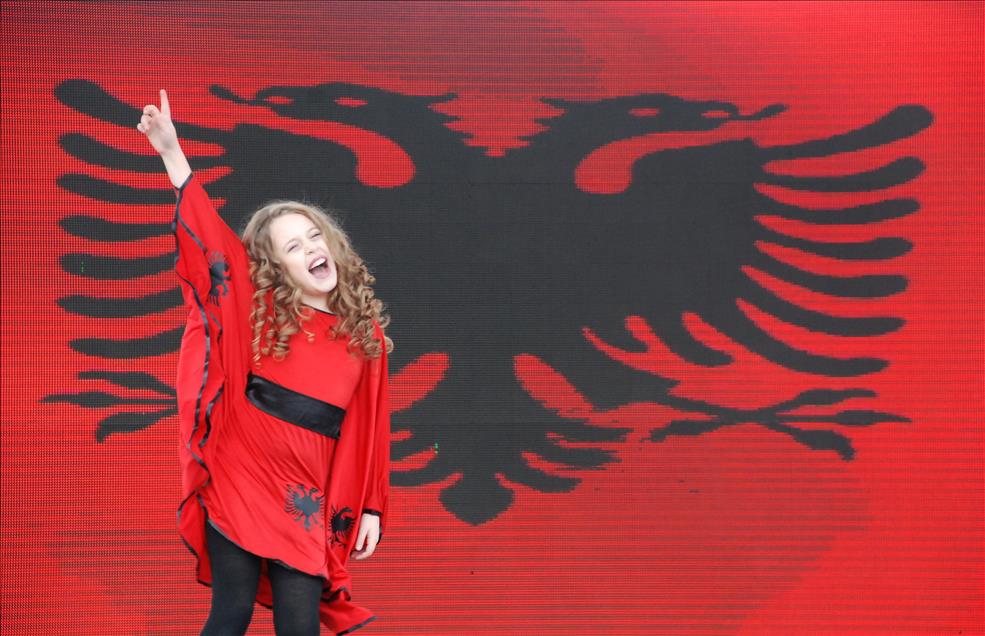 Makedonya ve Kosovalı Arnavutlar, ''Bayrak Günü''nü kutladı