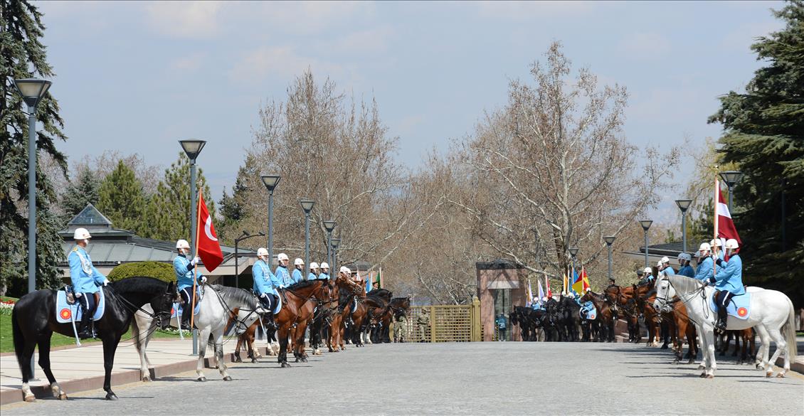 Kara Harp Okulu Atlı Birliği Süvarileri Çankaya Köşkü'nde Resmi Karşılama Töreni'ne Katıldı