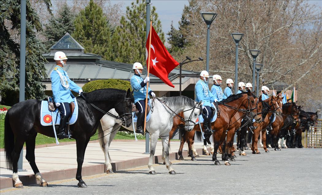 Kara Harp Okulu Atlı Birliği Süvarileri Çankaya Köşkü'nde Resmi Karşılama Töreni'ne Katıldı