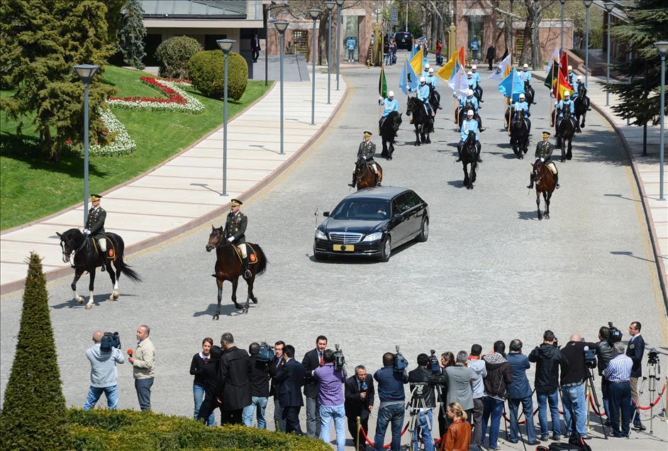 Kara Harp Okulu Atlı Birliği Süvarileri Çankaya Köşkü'nde Resmi Karşılama Töreni'ne Katıldı