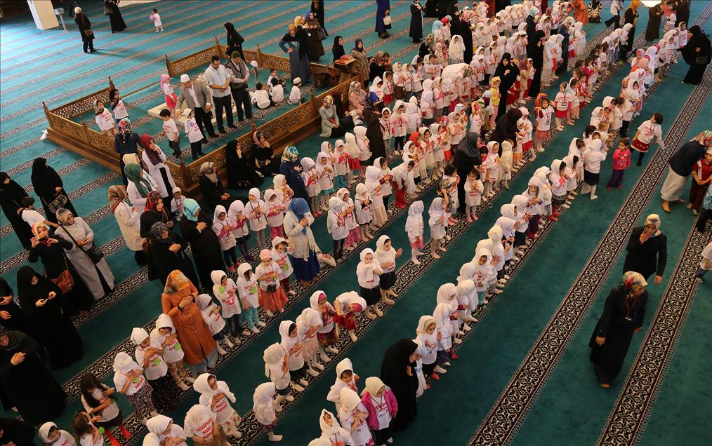 "Benim namazım şenliği"