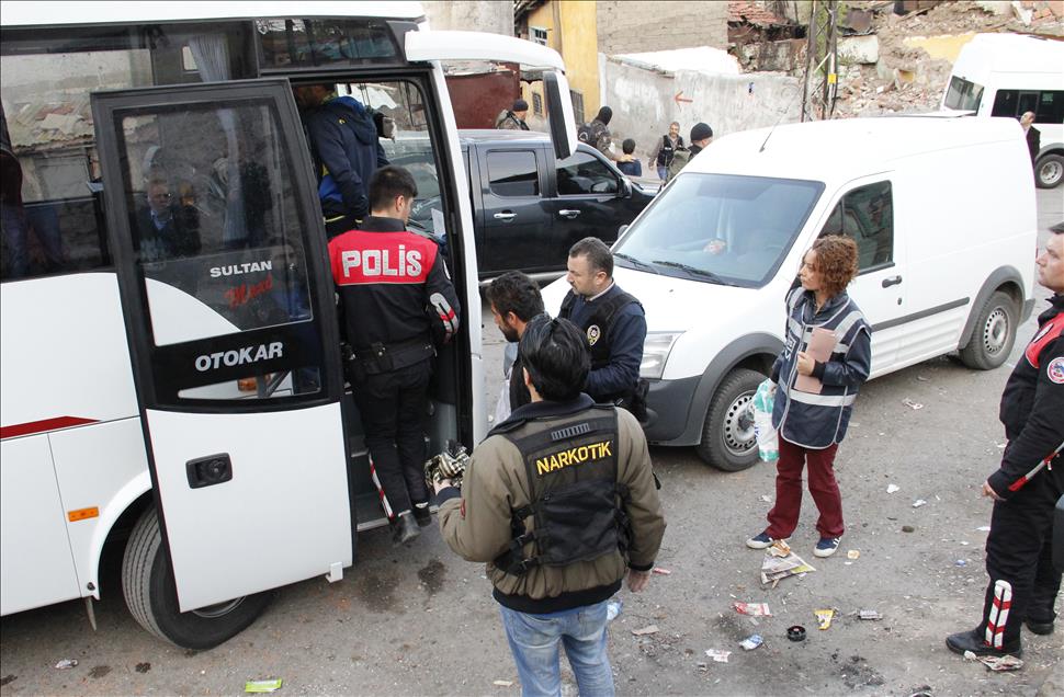 Uyuşturucu satıcılarına şafak operasyonu