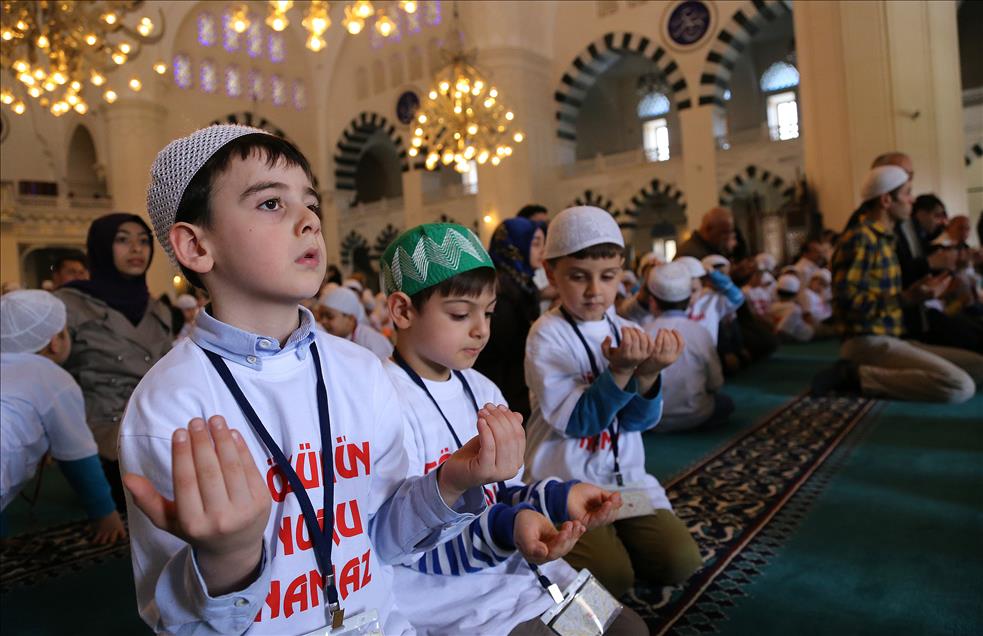 "Benim namazım şenliği"
