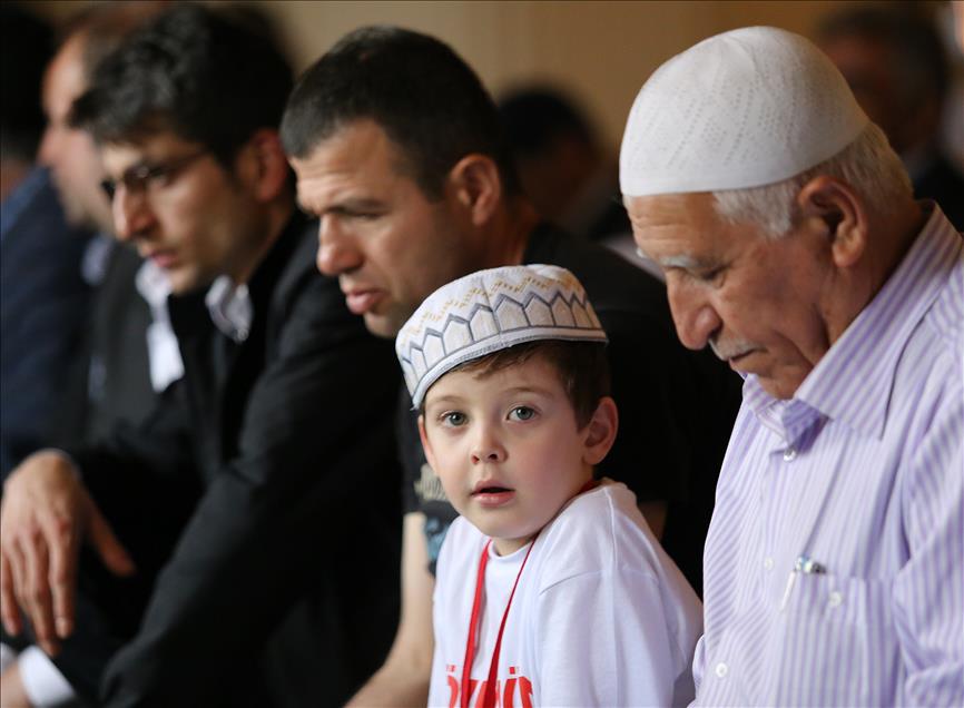 "Benim namazım şenliği"