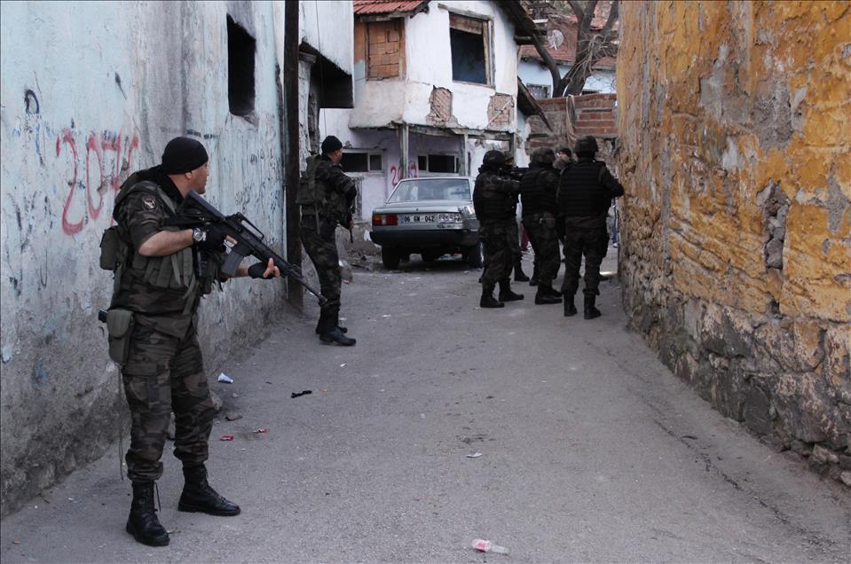 Uyuşturucu satıcılarına şafak operasyonu