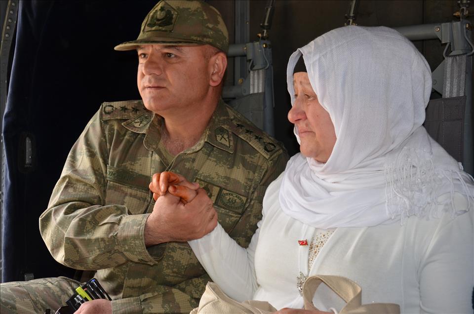 Oğlunun şehit edildiği mevzide barış mesajı verdi