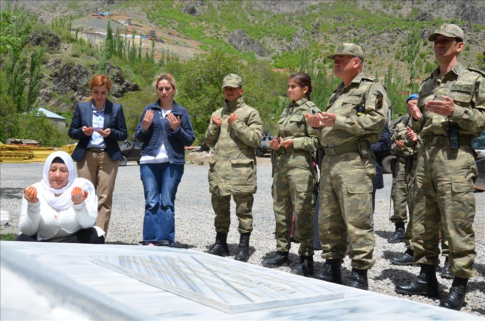 Oğlunun şehit edildiği mevzide barış mesajı verdi