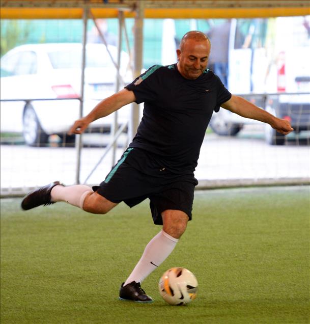 Bakan ve Milletvekilleri futbol oynadı