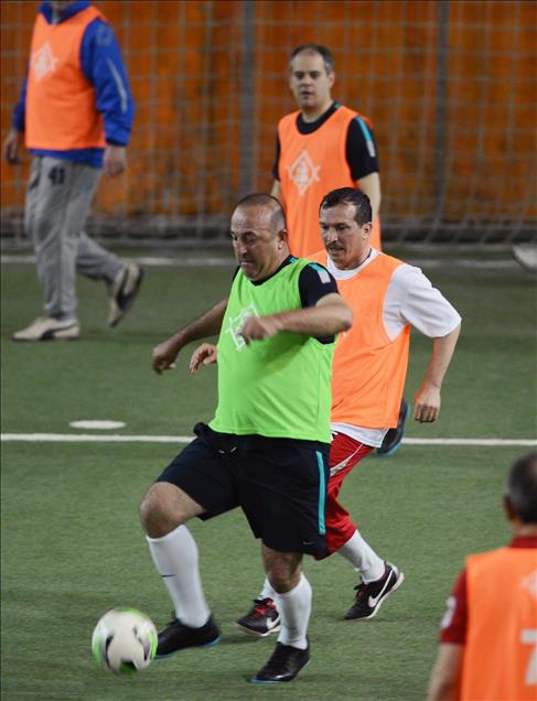 Bakan ve Milletvekilleri futbol oynadı