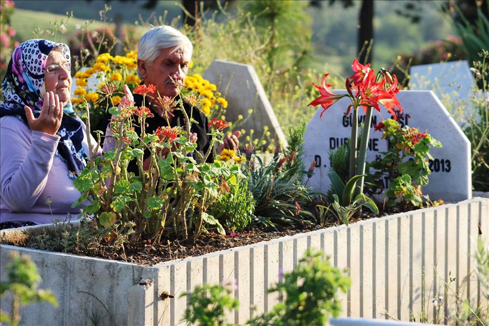 Annesiz Anneler Günü
