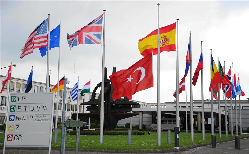 NATO'da Türk bayrağı yarıya indirildi 