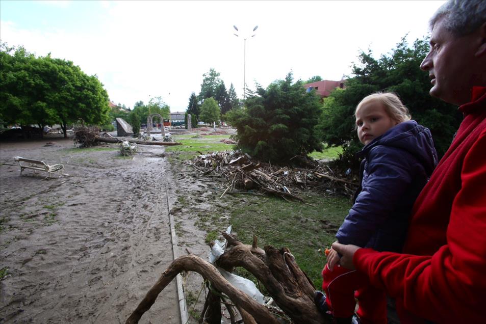 Bosna Hersek ve Sırbistan sele teslim