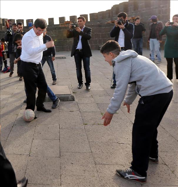 DISISLERI BAKANI AHMET DAVUTOGLU DIYARBAKIR'DA