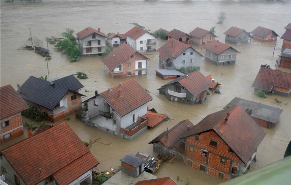 Bosna Hersek ve Sırbistan sele teslim