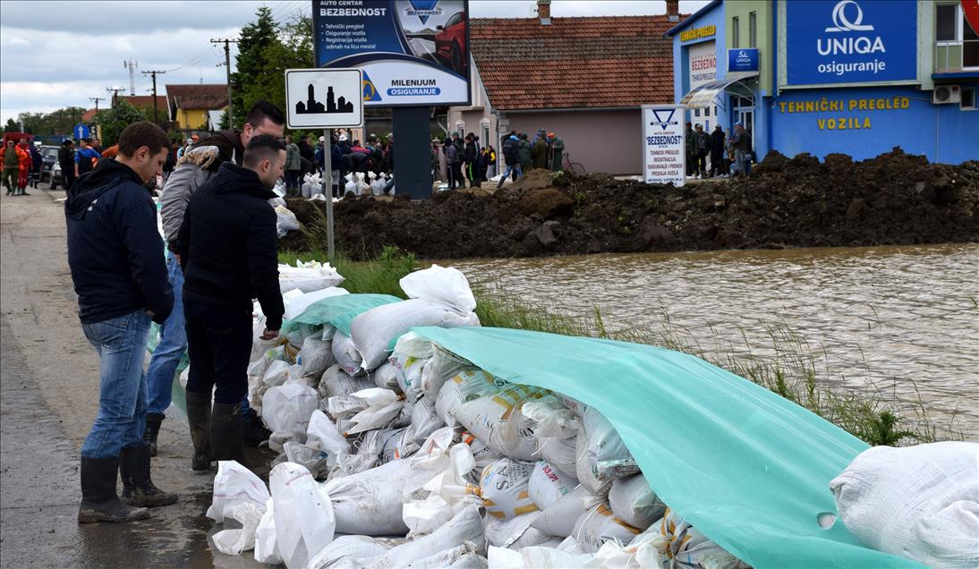 Bosna Hersek ve Sırbistan'da seller