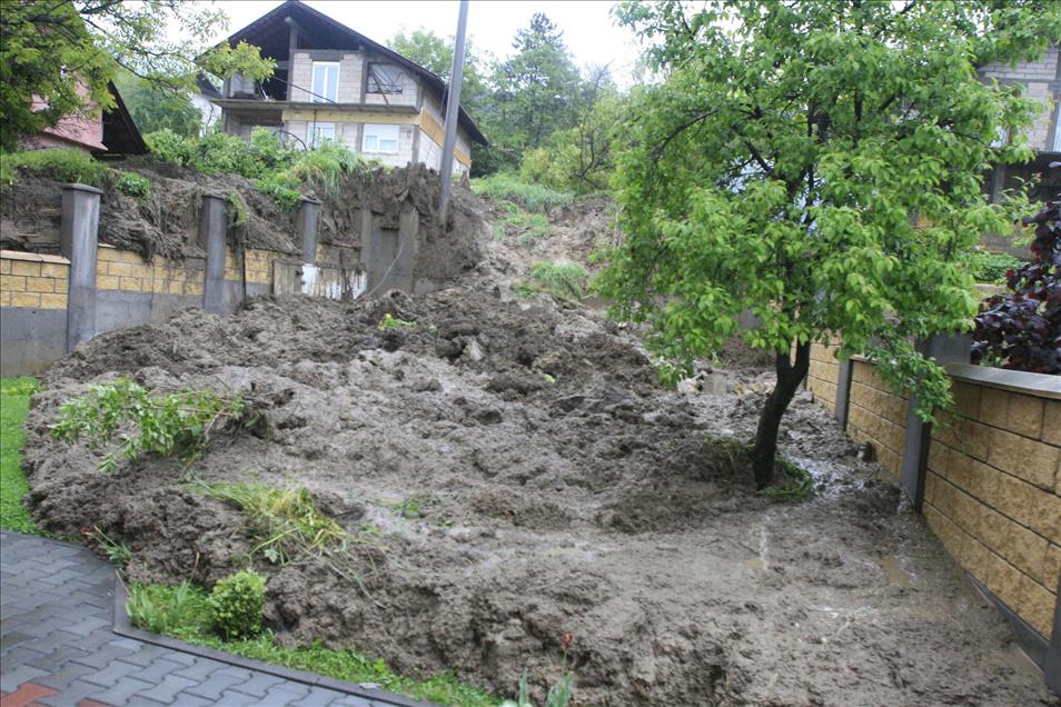 Bosna Hersek ve Sırbistan sele teslim