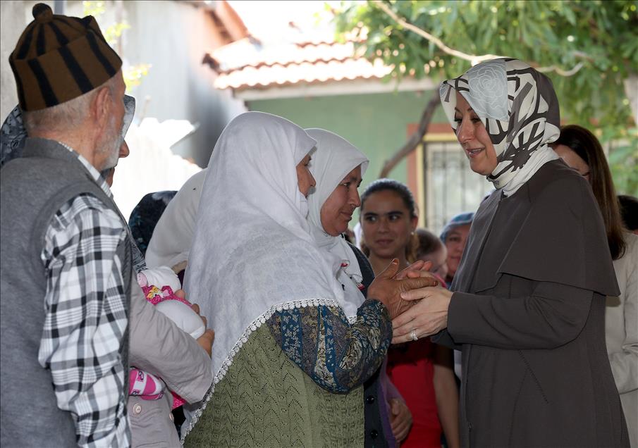 Cumhurbaşkanı Gül'ün eşi Hayrünnisa Gül Soma'da