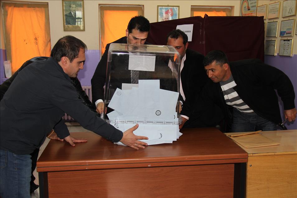 Bazı yerlerde yenilenen seçimler