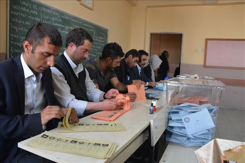 Bazı yerlerde yenilenen seçim