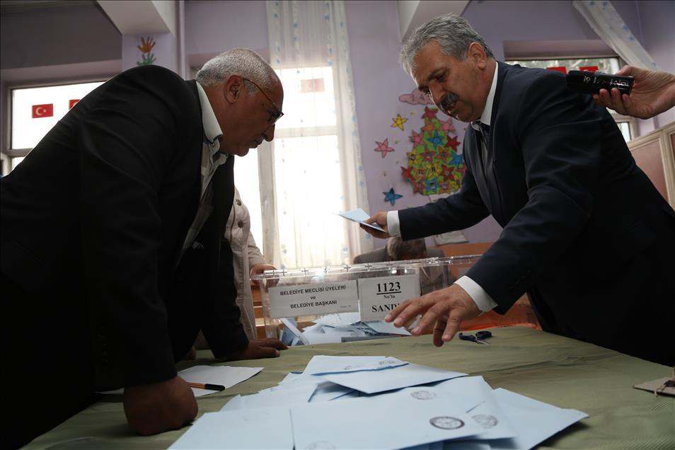 Bazı yerlerde yenilenen seçimler