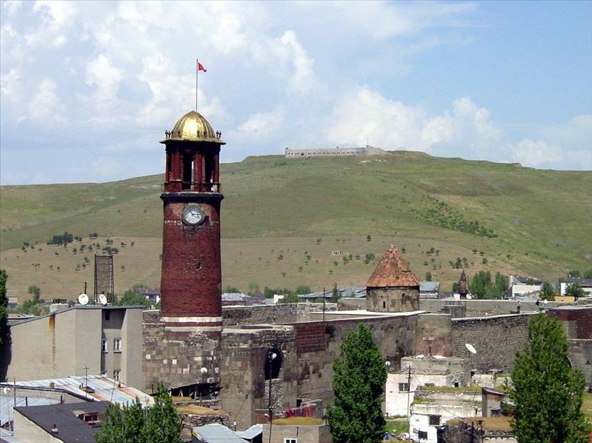 Zamanın tanığı saat kuleleri  