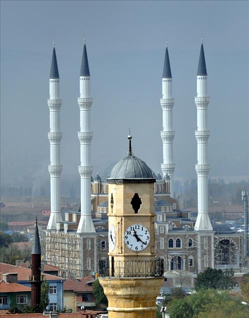 Zamanın tanığı saat kuleleri  