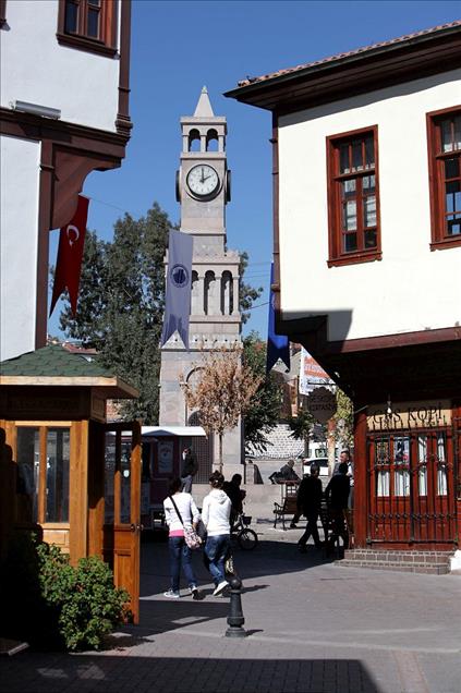 Zamanın tanığı saat kuleleri