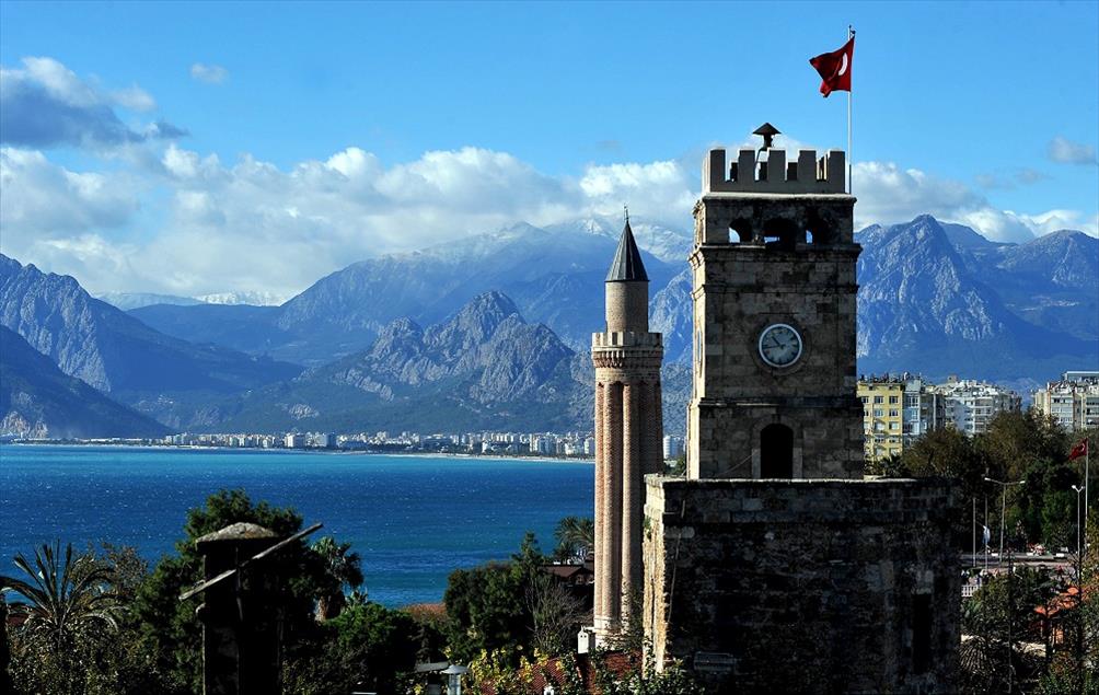 Zamanın tanığı saat kuleleri  