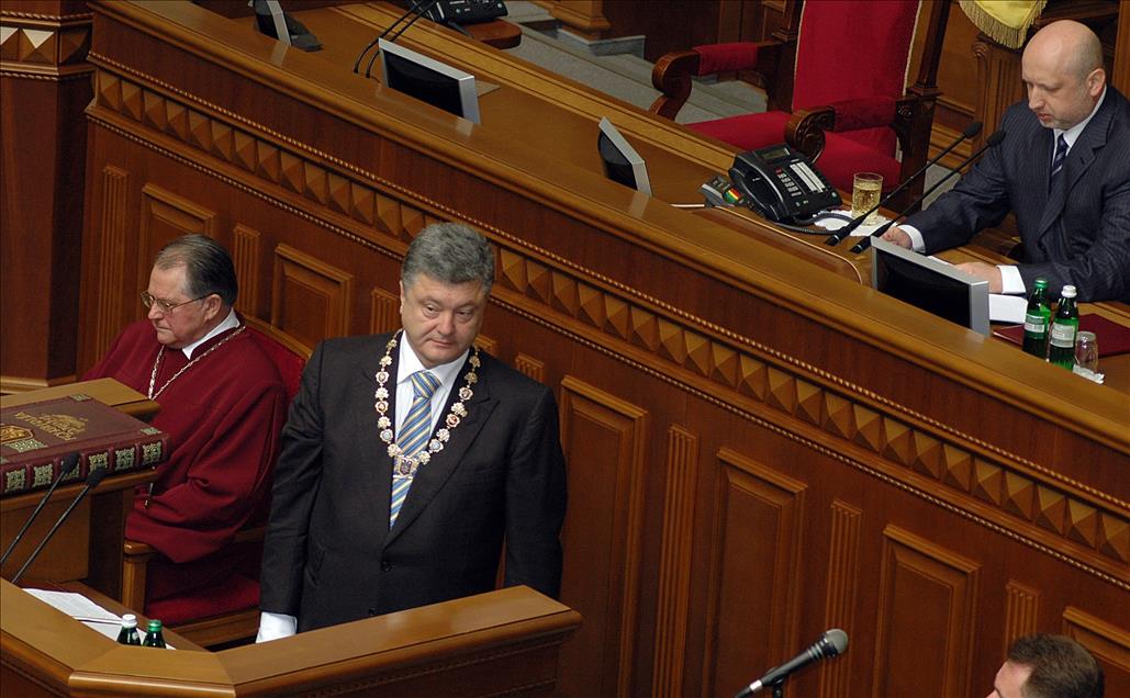 Ukrayna'da Poroşenko yemin etti