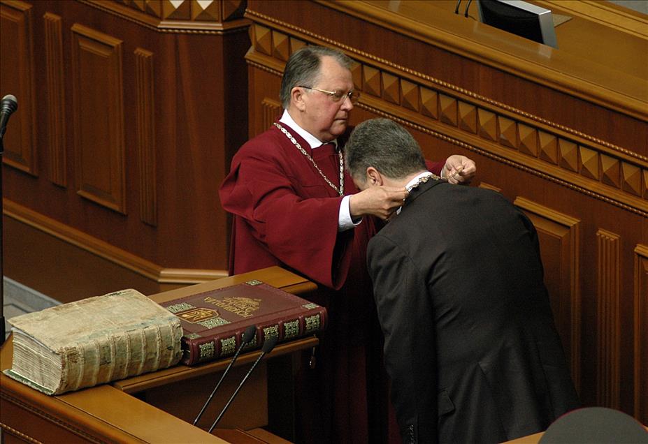 Ukrayna'da Poroşenko yemin etti